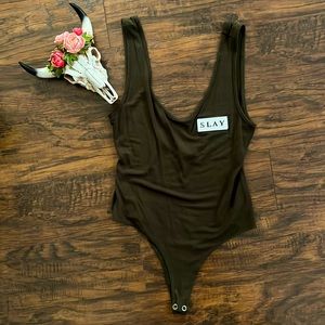 Low cut side boob bodysuit 👀🖤